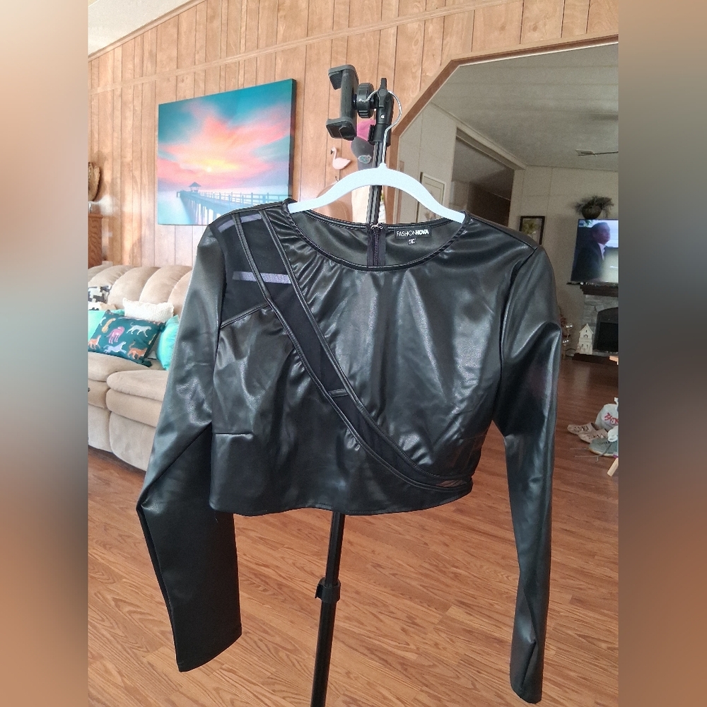 Fashion Nova Black Faux Leather Crop Top Style Body Con Fit,like New Perf Cond